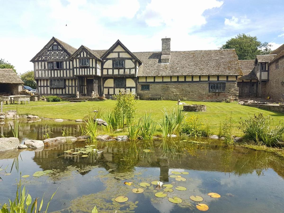 Villa The Threshing Barn At Penrhos Court Kington  Exterior foto