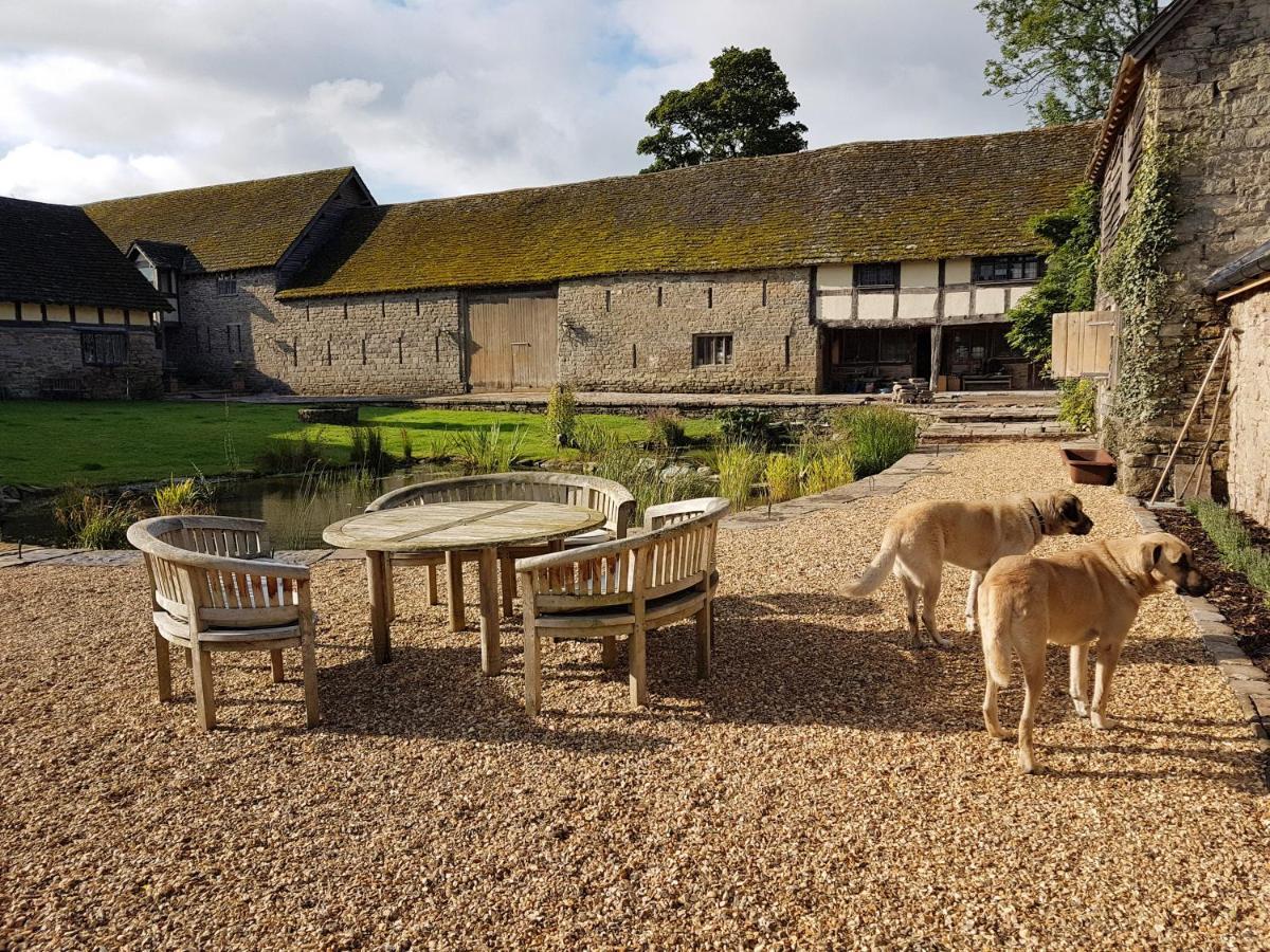 Villa The Threshing Barn At Penrhos Court Kington  Exterior foto