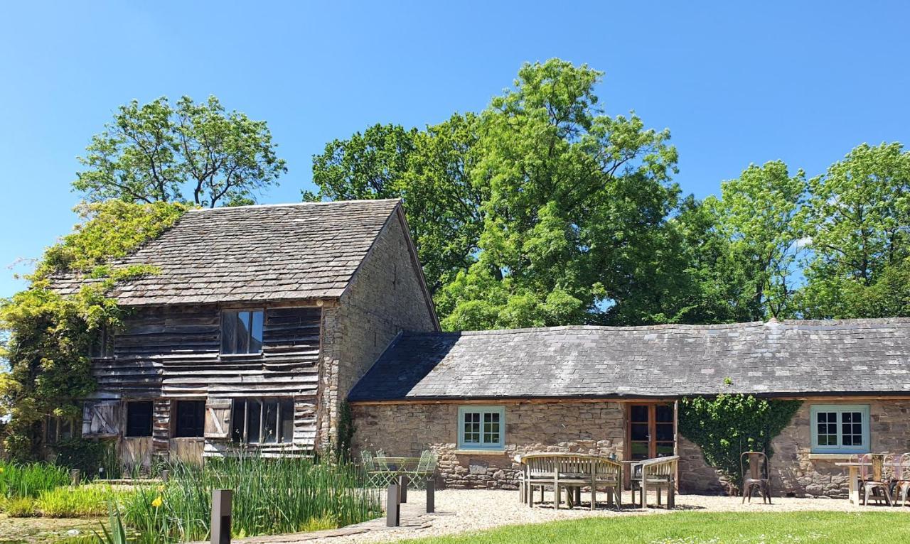 Villa The Threshing Barn At Penrhos Court Kington  Exterior foto