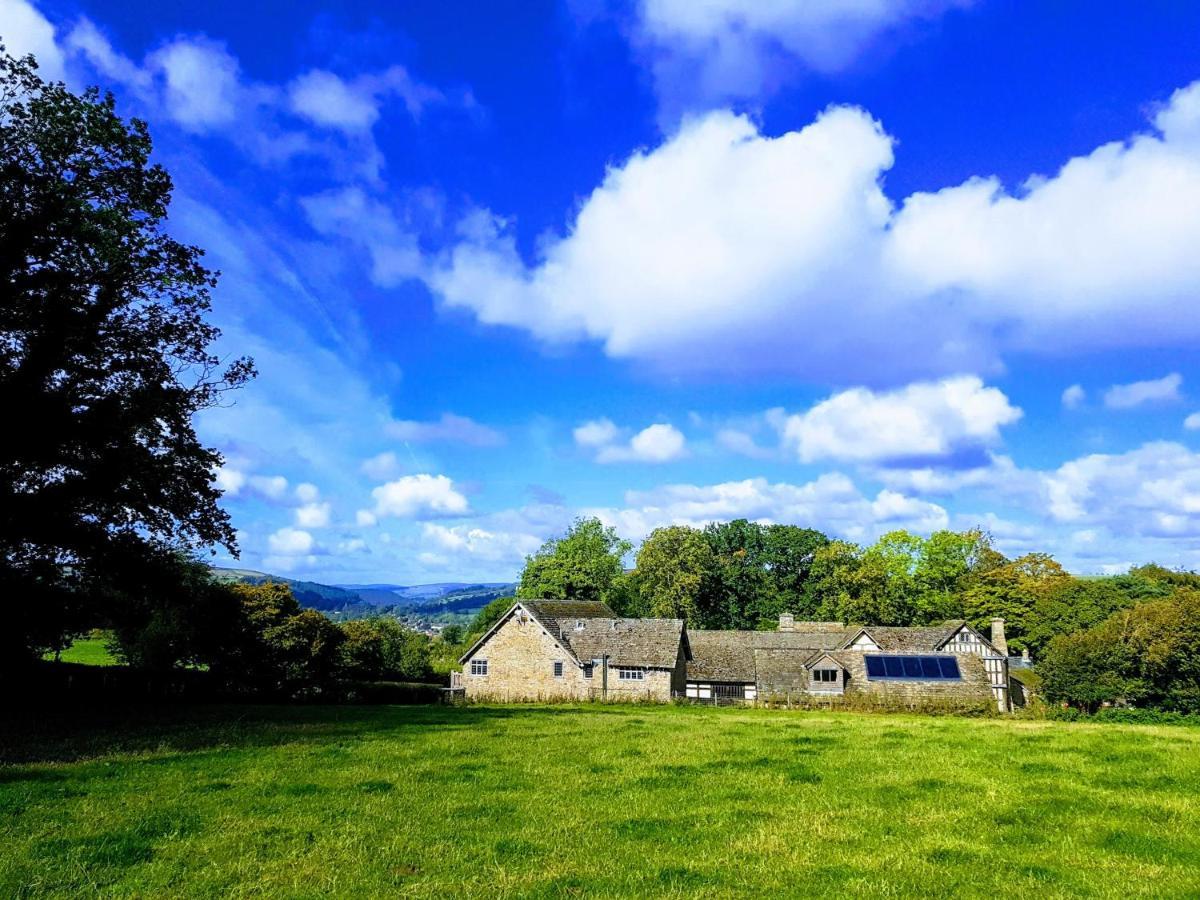 Villa The Threshing Barn At Penrhos Court Kington  Exterior foto