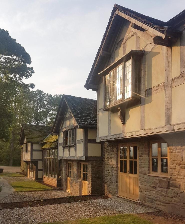 Villa The Threshing Barn At Penrhos Court Kington  Exterior foto